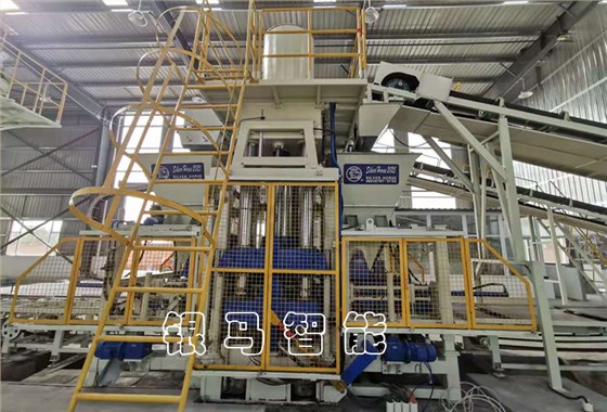 廣場磚機(jī)設(shè)備：砌塊磚機(jī)建筑垃圾再生中的綠色產(chǎn)業(yè)線！