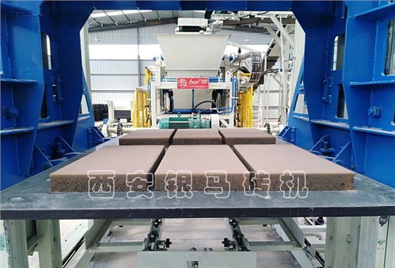 砌塊磚機：自動磚機設(shè)備生產(chǎn)線應(yīng)向國際水平看齊