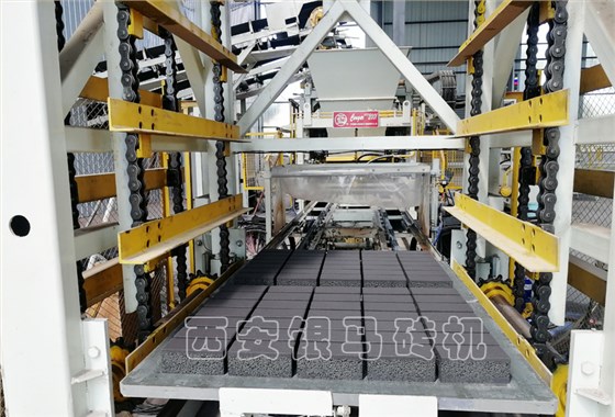 水泥磚機(jī)自動(dòng)化制磚生產(chǎn)設(shè)備：生態(tài)城市怎么建？智能科技才能破題！