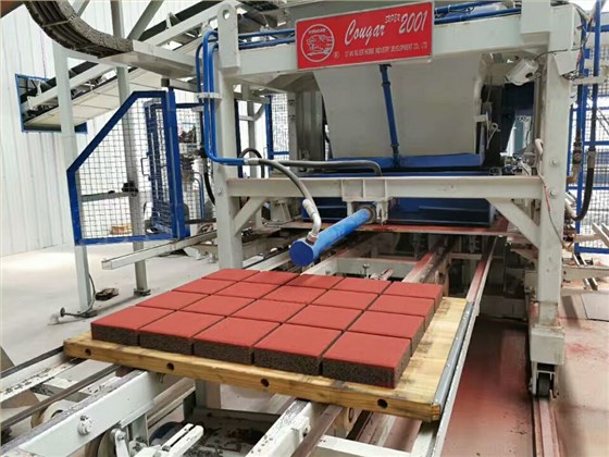 銀馬透水磚機(jī)