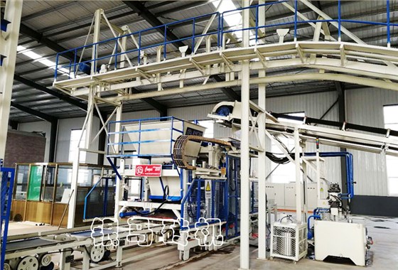 PC磚生產(chǎn)機(jī)械：經(jīng)濟(jì)被按暫停建，企業(yè)如何重新突圍？