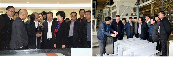 貴州副省長參觀銀馬透水磚制磚機(jī)生產(chǎn)線