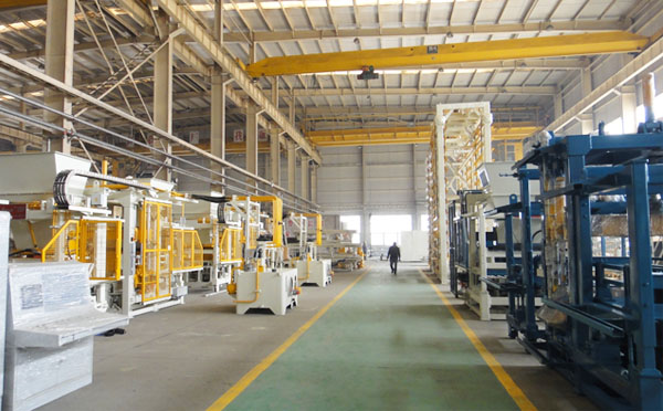 空心免燒磚機(jī)廠家分析行業(yè)發(fā)展趨勢(shì)