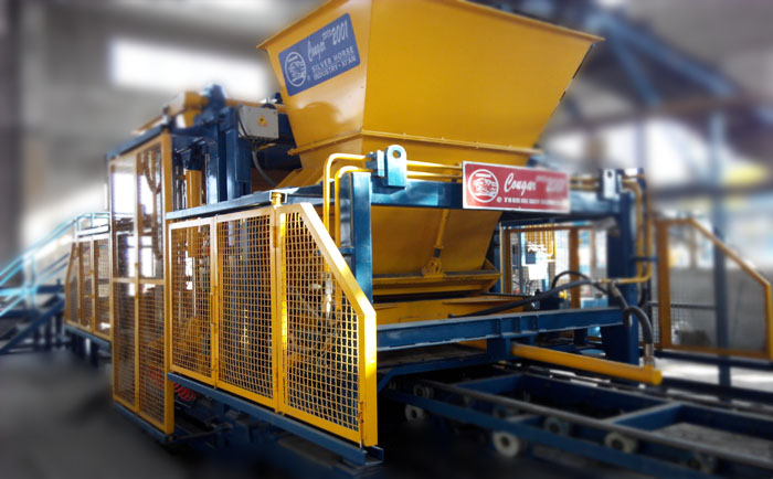 國內(nèi)研發(fā)的免燒制磚機(jī)設(shè)備