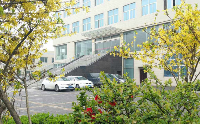 新型透水磚機廠家引進無泵水幕漆霧過濾器