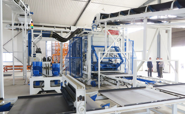 高端全自動(dòng)免燒磚機(jī)制造商的綜合服務(wù)體系