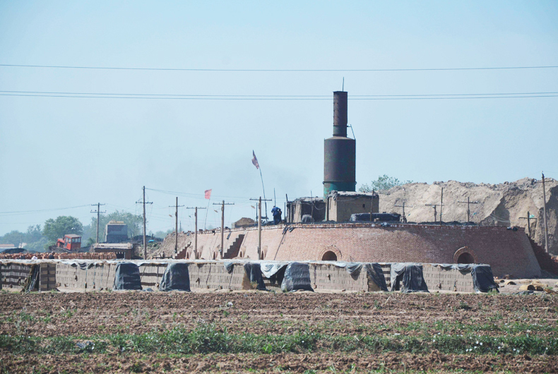 銀馬磚機廠家關于燒結磚瓦行業(yè)的形勢淺析