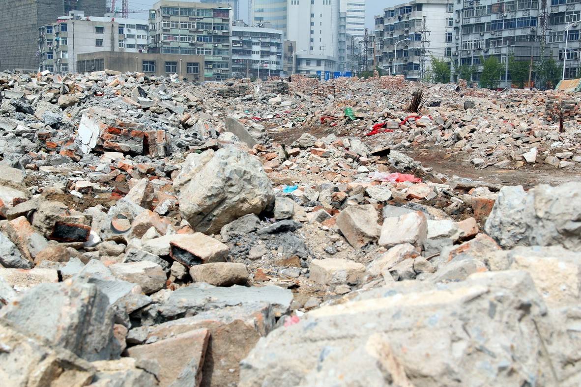 免燒磚設(shè)備生產(chǎn)線解決建筑垃圾，為環(huán)保貢獻力量