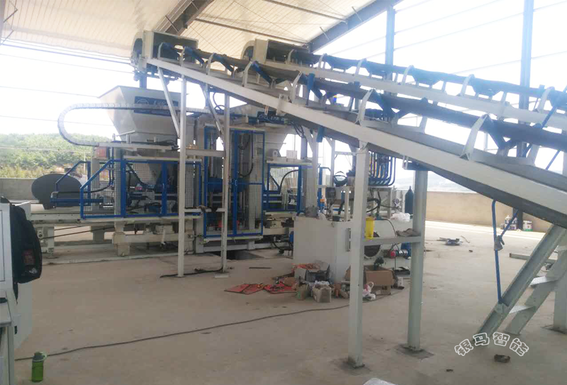 草坪磚機(jī)設(shè)備已經(jīng)成為建設(shè)環(huán)保社會(huì)的重要機(jī)械