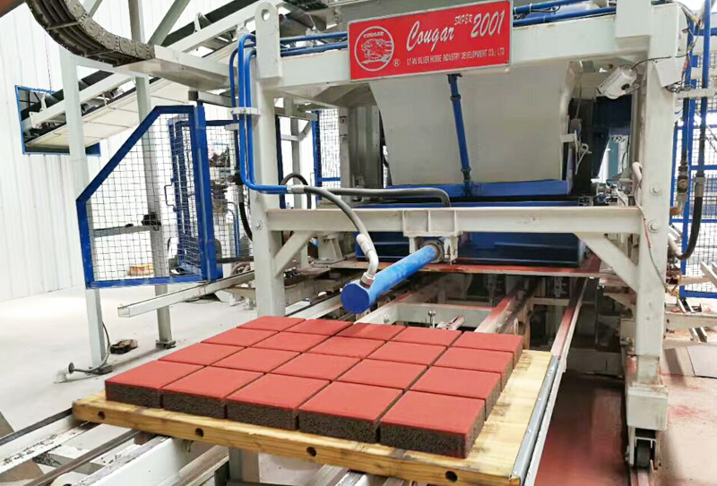 透水磚制磚機(jī)械配套減速機(jī)漏油問(wèn)題應(yīng)對(duì)措施