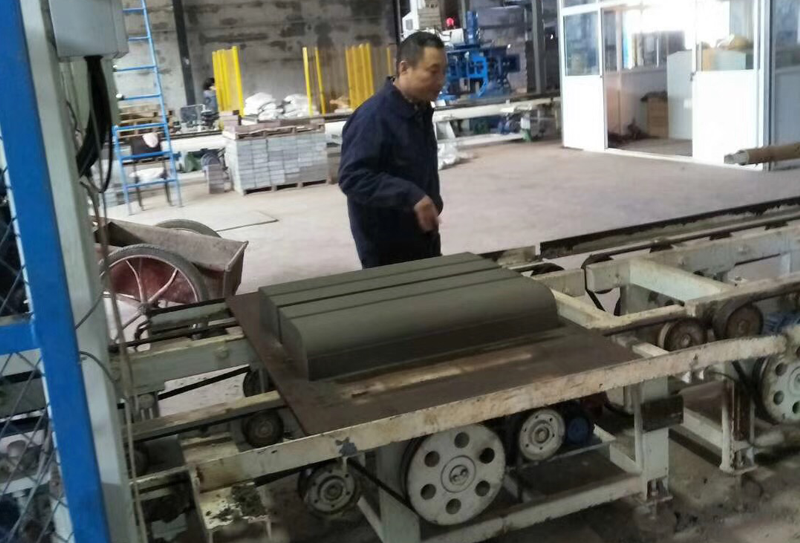 固廢制磚設備：農(nóng)村環(huán)保重點提高環(huán)保意識