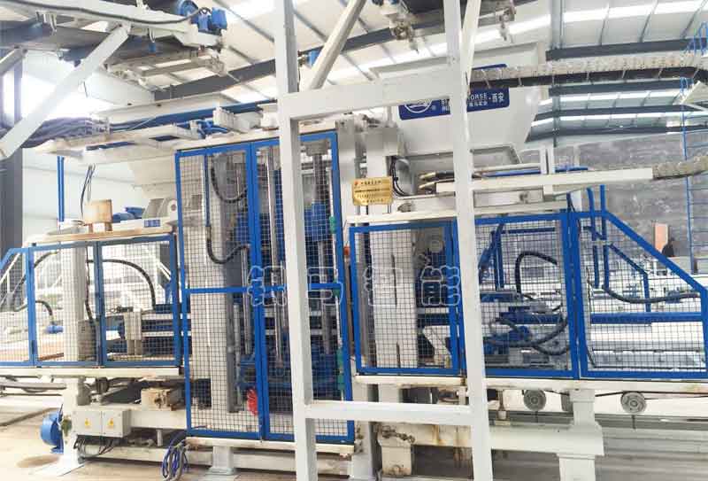 全自動磚機(jī)機(jī)器