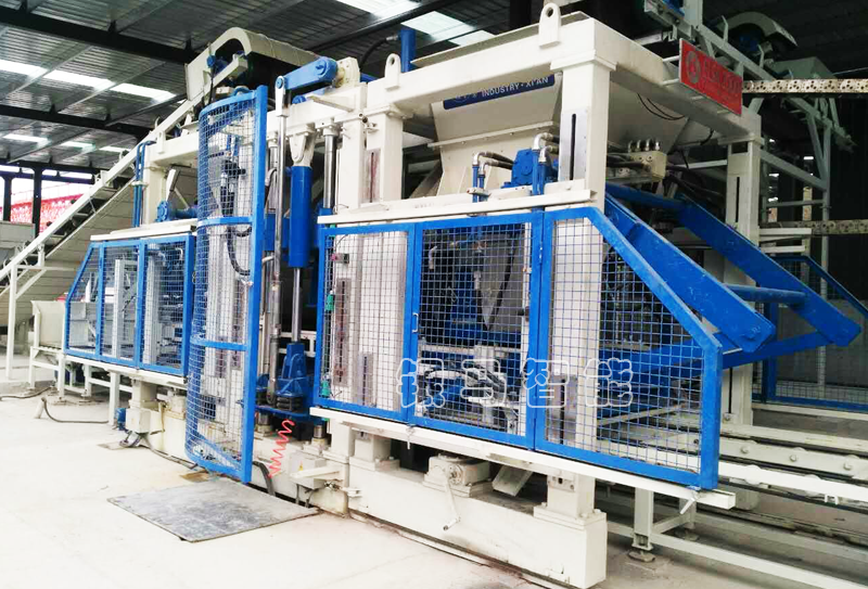 全自動(dòng)透水磚機(jī)