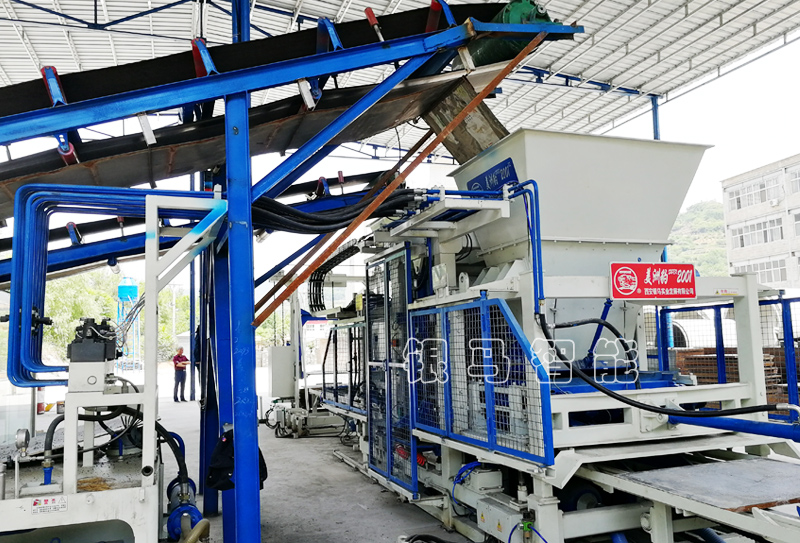 連鎖護(hù)坡磚機(jī)六大注意事項，提升生產(chǎn)效率30%