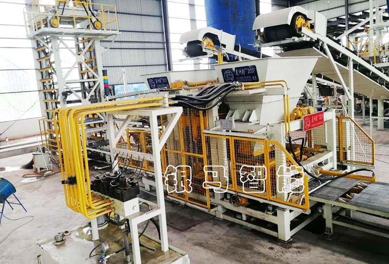 PC磚機(jī)械設(shè)備：透水磚機(jī)技術(shù)及工藝升級，為環(huán)保獻(xiàn)力！