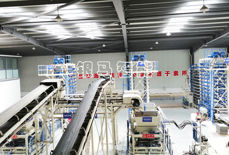 自動制磚設(shè)備：透水磚機(jī)振動的原因及生產(chǎn)中的用途分析