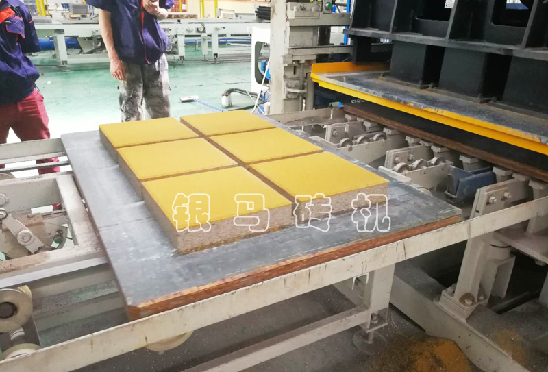 透水磚機(jī)：選型注意事項與第一次操作機(jī)器細(xì)節(jié)問題