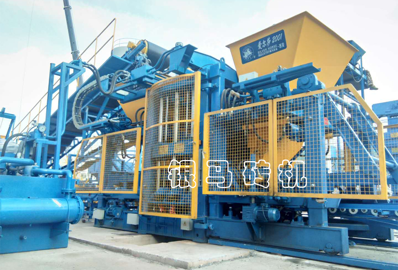 水泥彩磚設(shè)備：空心磚機70%退稅比例，你有什么想法？