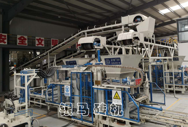 透水磚機：生態(tài)制磚機設備生產(chǎn)維護中應注意哪些問題？