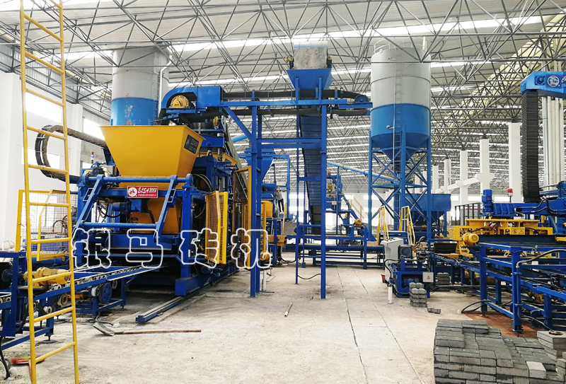 植草磚制磚機：透水磚機秉承綠色智能制造，持續(xù)長久發(fā)展！