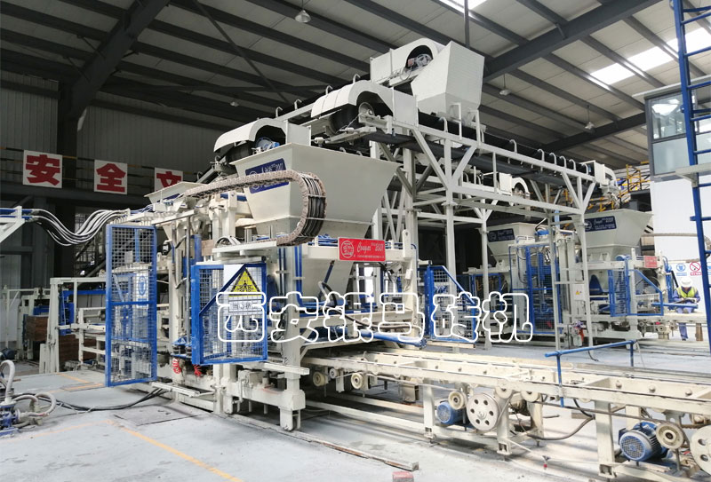 全自動水泥標(biāo)磚生產(chǎn)線：新增“云服務(wù)”，遠程指導(dǎo)加服務(wù)！