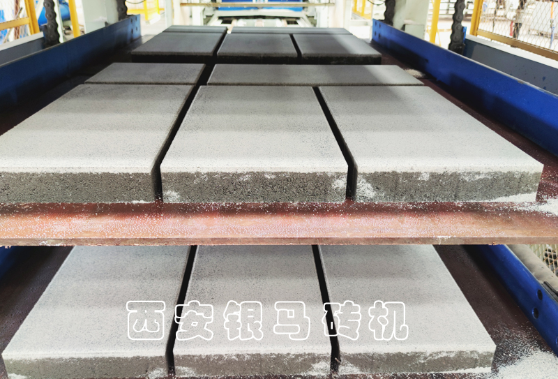 建筑垃圾制磚全套設(shè)備：智能砌塊磚機(jī)總動(dòng)員，共繪藍(lán)圖！