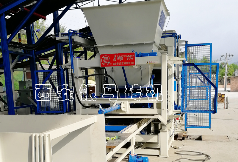 全自動(dòng)制磚機(jī)成套設(shè)備不斷提升技術(shù)與品質(zhì)，目標(biāo)登頂行業(yè)珠峰！