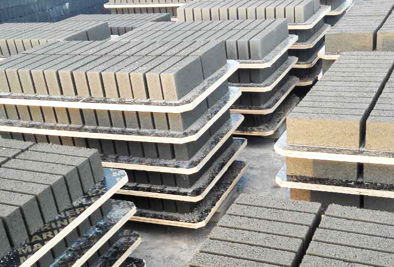 路面磚制磚設(shè)備