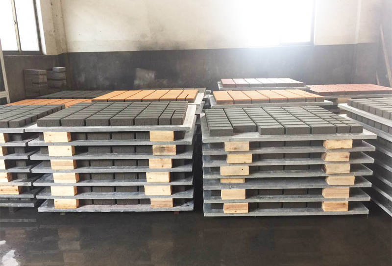 生態(tài)透水磚設備特點及制品性能介紹