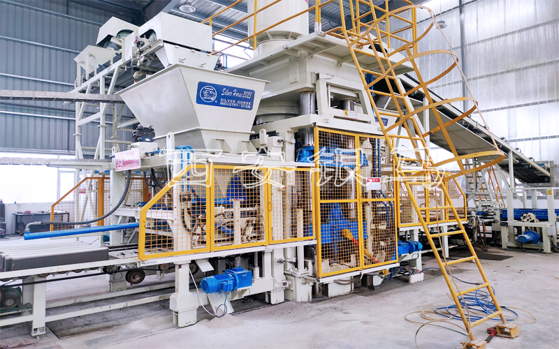 透水磚制磚機設備：推進工業(yè)領域數字化智能化綠色化融合發(fā)展