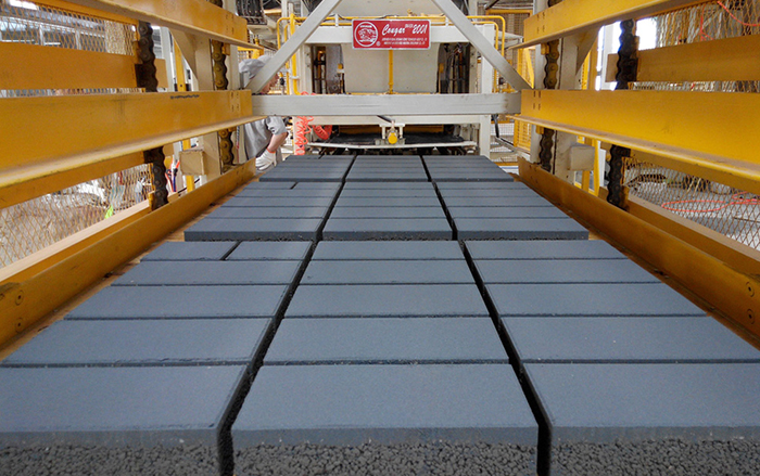 海綿生態(tài)透水磚生產(chǎn)線(xiàn)解決方案